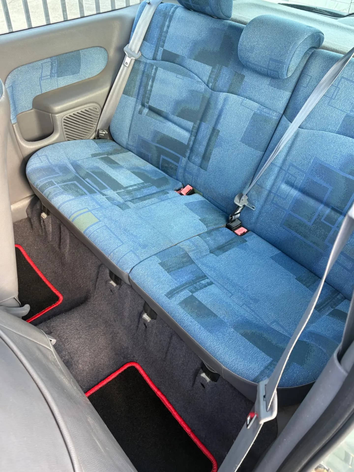 RENAULT CLIO 1.4 - 75 CH (essence) - 3 portes - Vue 11