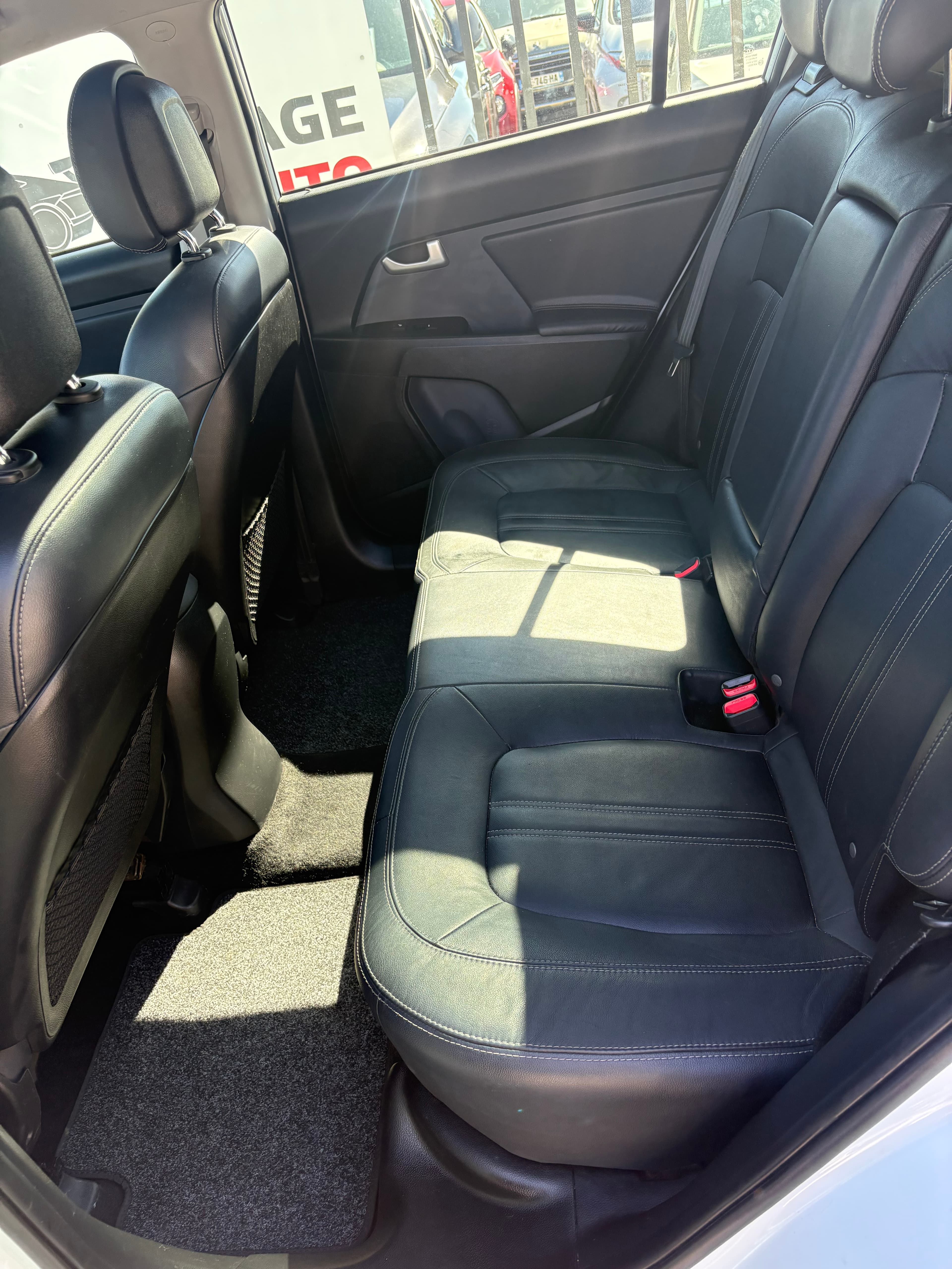 KIA SPORTAGE PREMIUM 2.0 CRDI 136 CH 4X4 - Vue 19