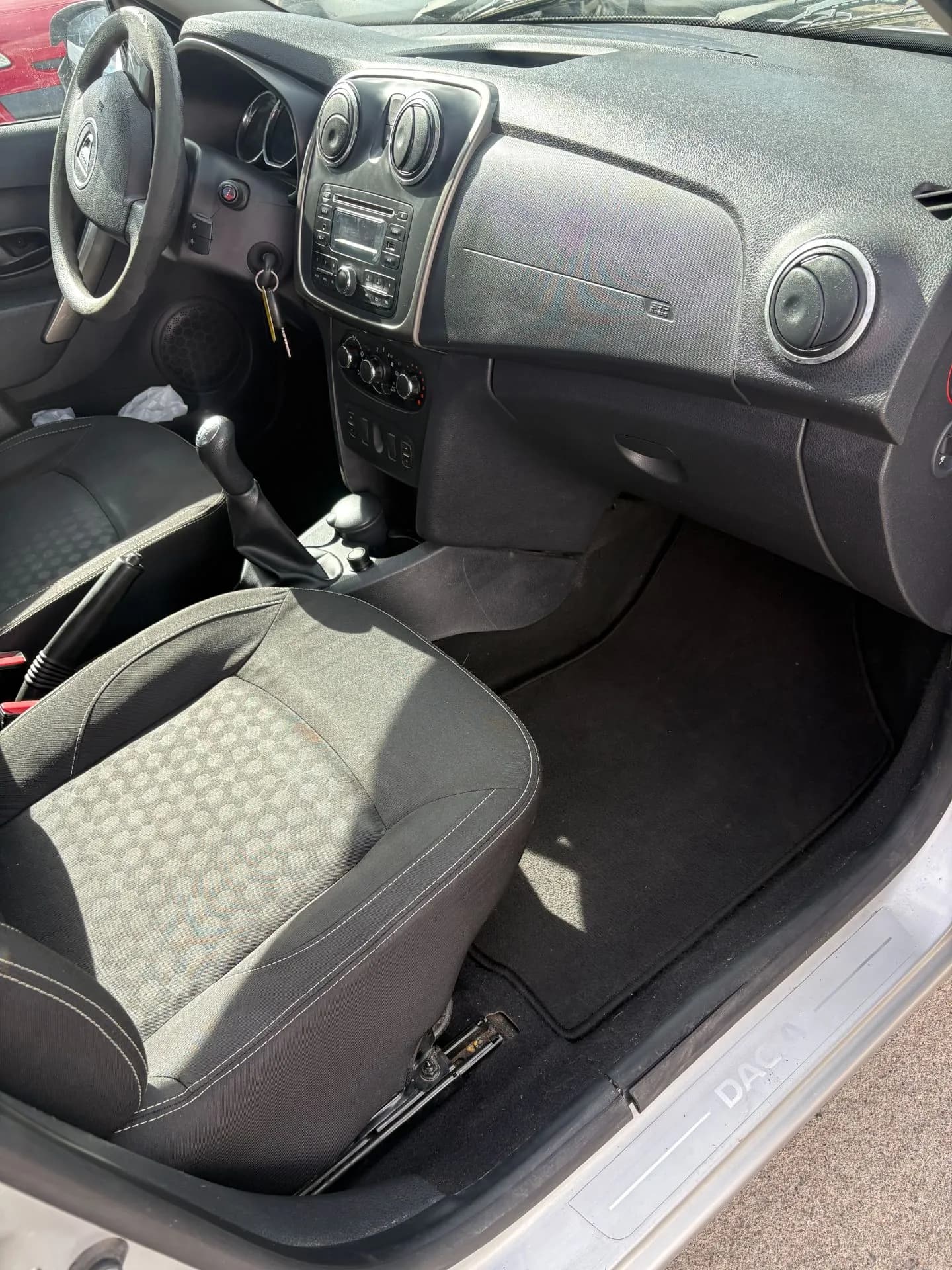 DACIA LOGAN 0.9 TCE 90 CH eco Lauréate - 5 portes,Distribution a chaine, climatisation, mode: Eco - Vue 10