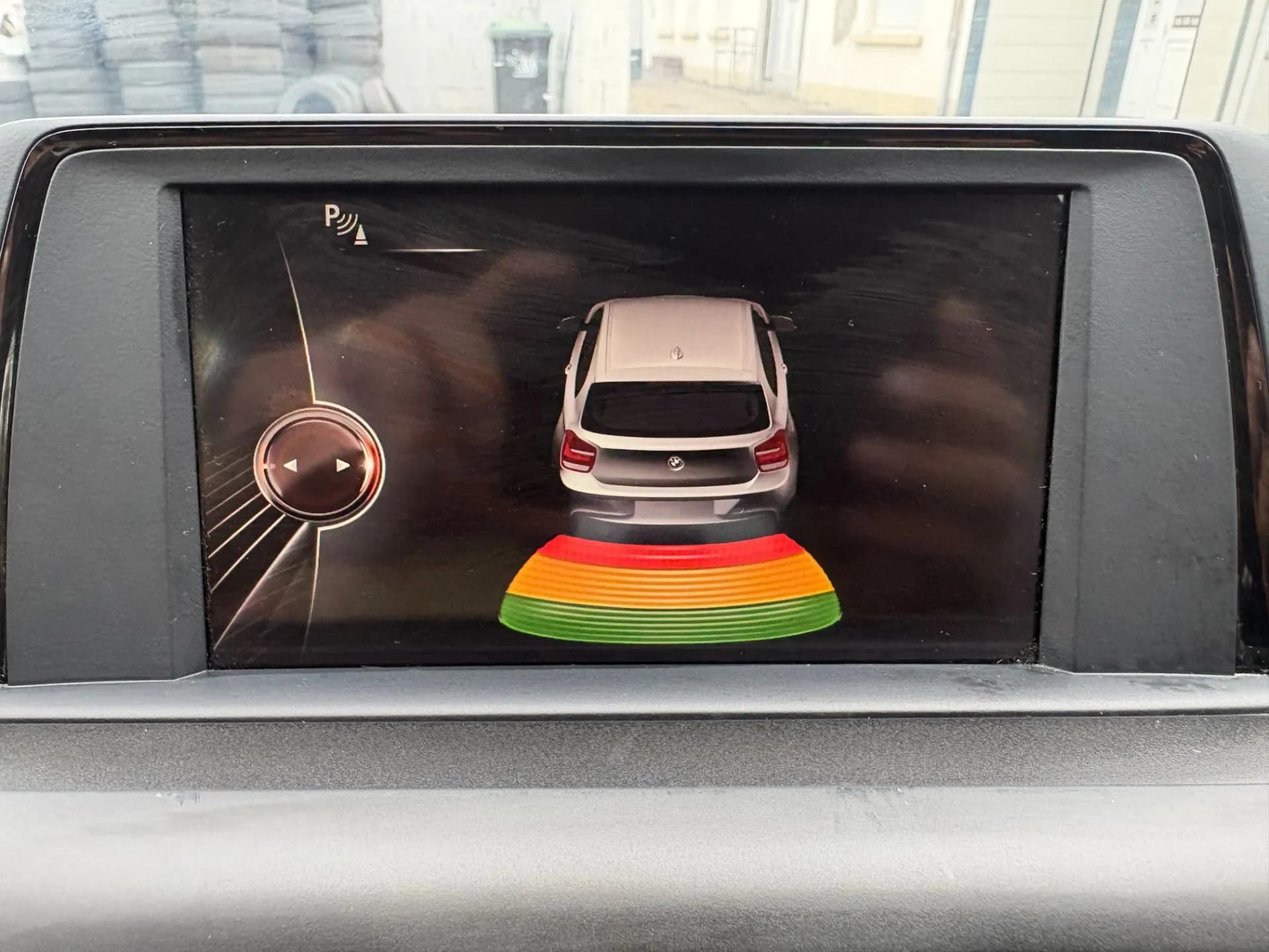 BMW SERIE 1 SPORT 114D 95 CH - Vue 16
