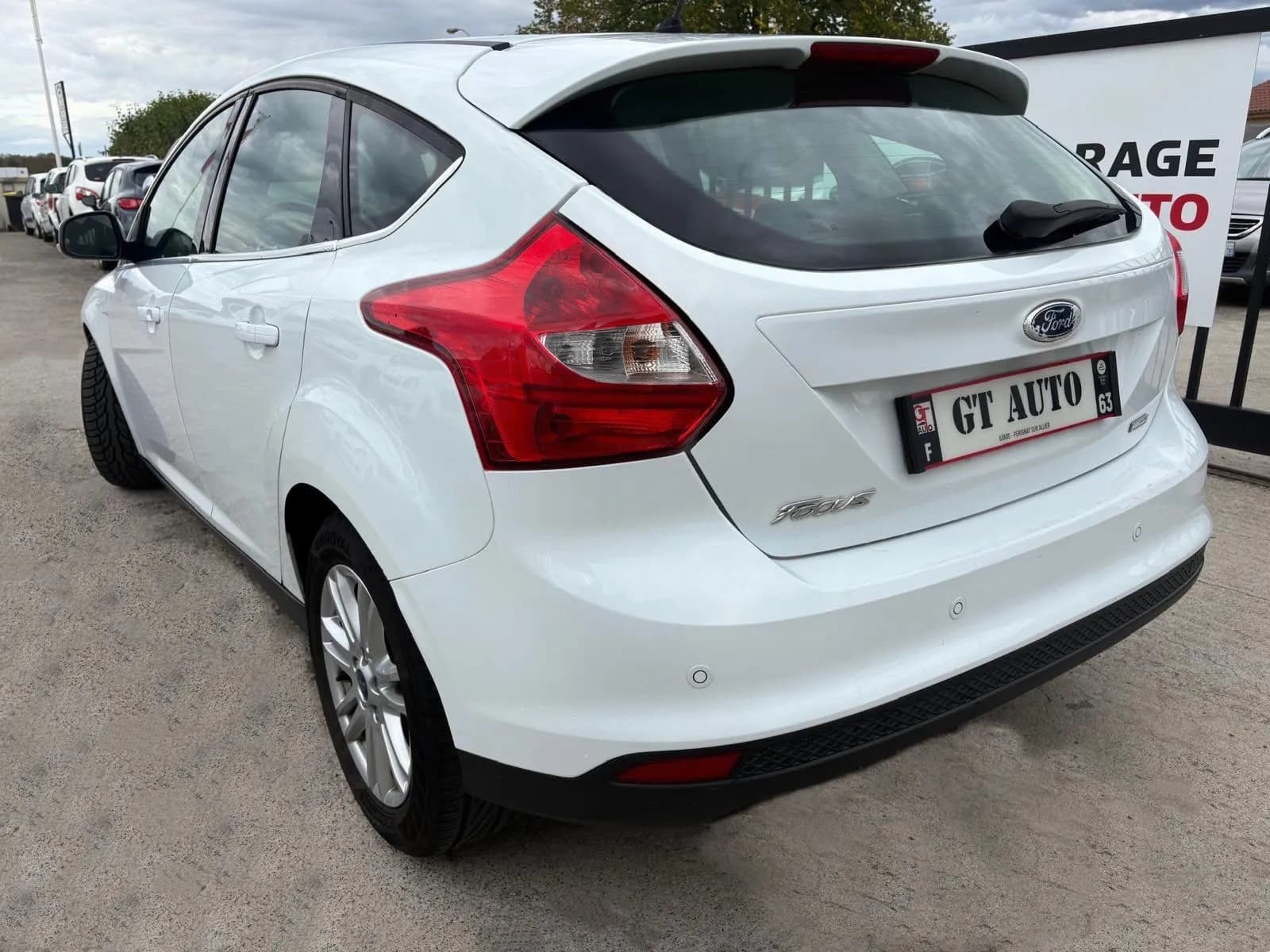 FORD FOCUS TITANIUM 1.6 TDCI 115 CH START AND STOP - Vue 2