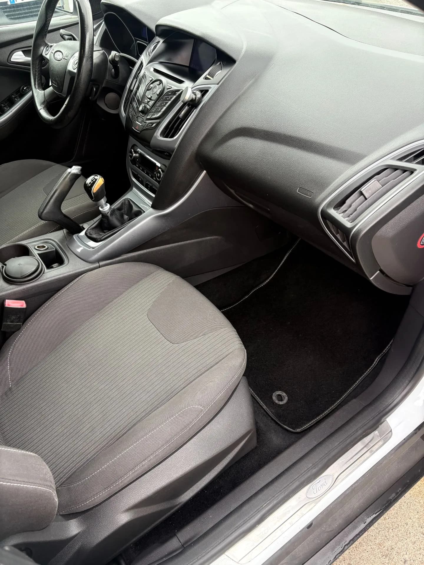 FORD FOCUS TITANIUM 1.6 TDCI 115 CH START AND STOP - Vue 15
