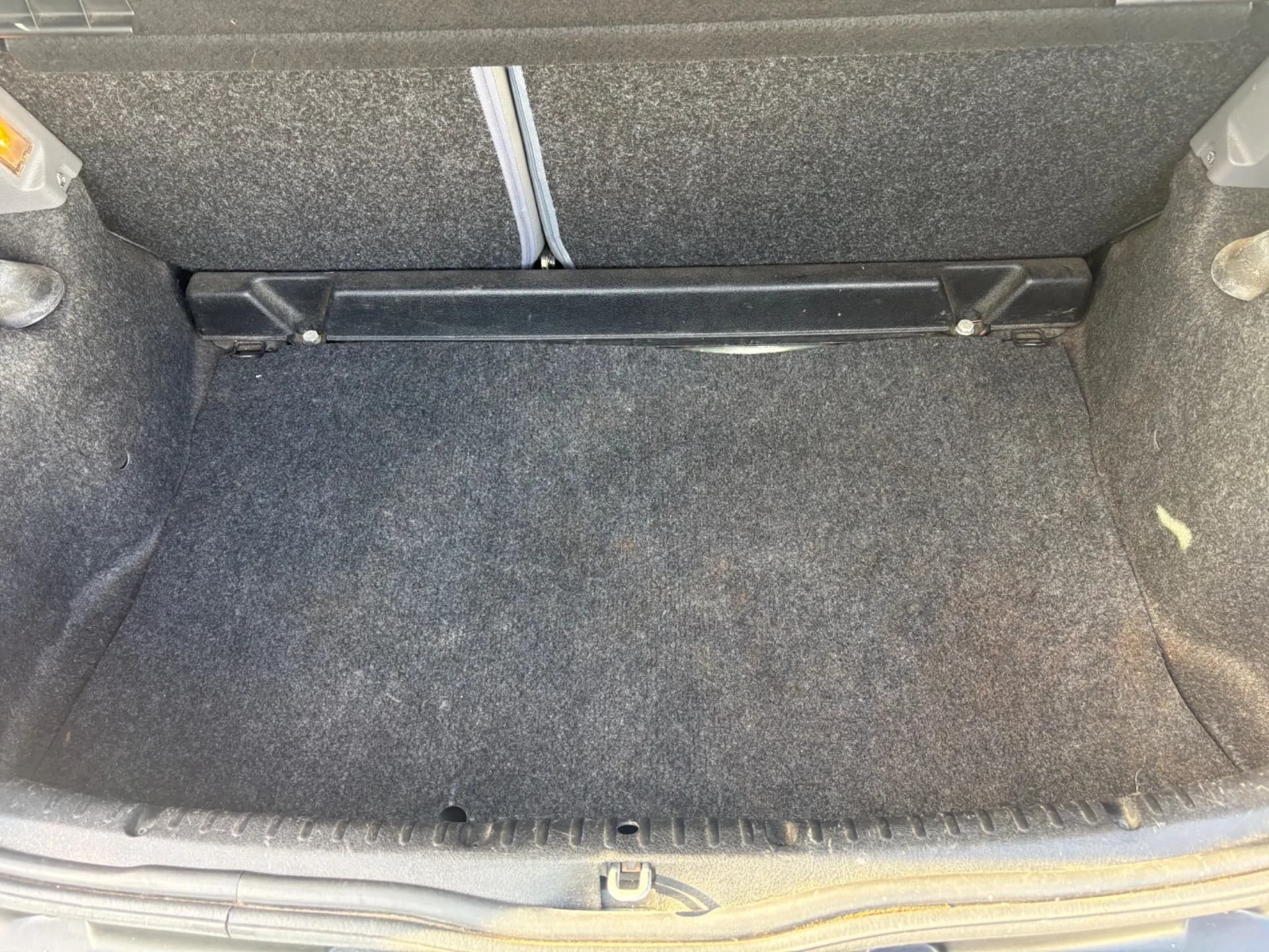 RENAULT CLIO 1.4 - 75 CH (essence) - 3 portes - Vue 12