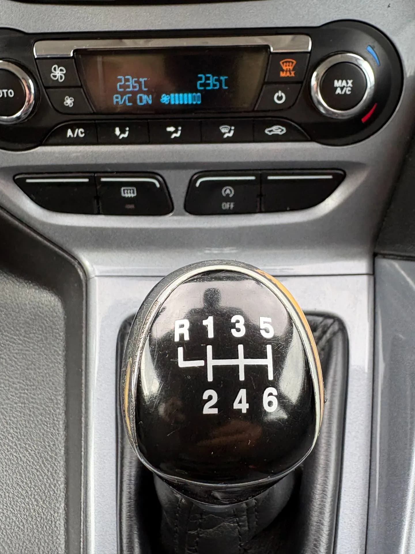 FORD FOCUS TITANIUM 1.6 TDCI 115 CH START AND STOP - Vue 12