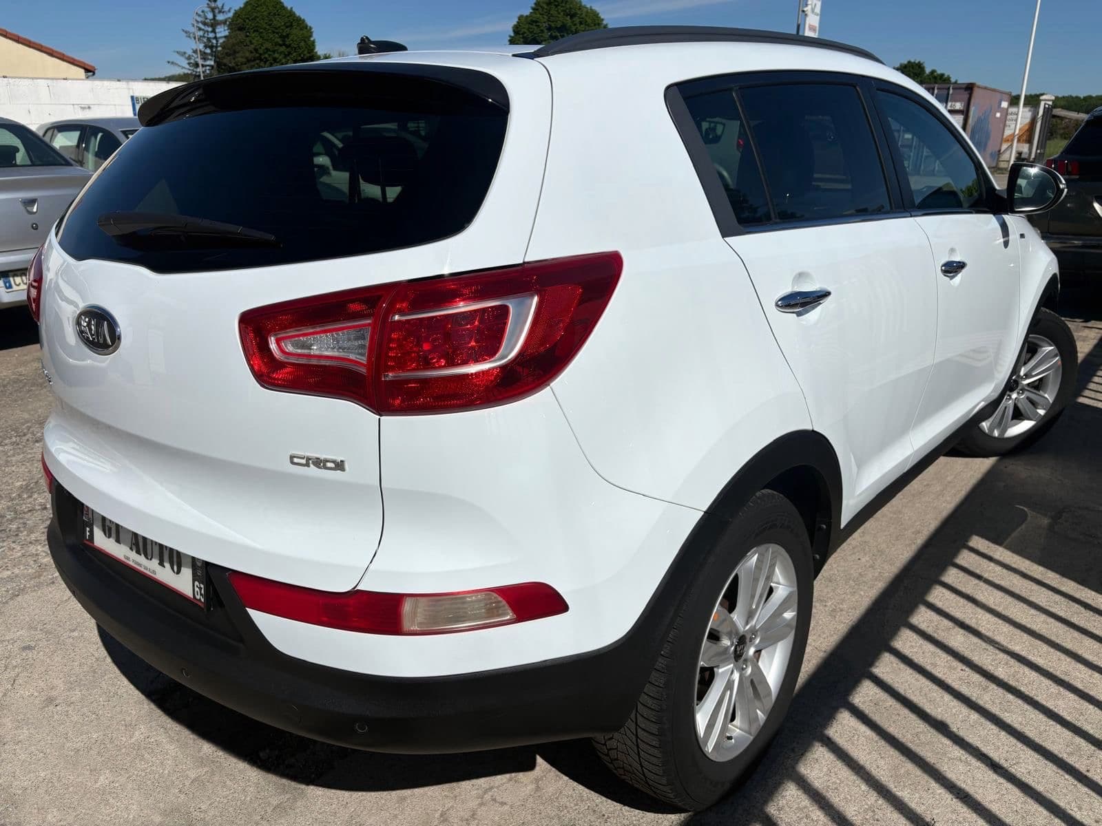 KIA SPORTAGE PREMIUM 2.0 CRDI 136 CH 4X4 - Vue 4