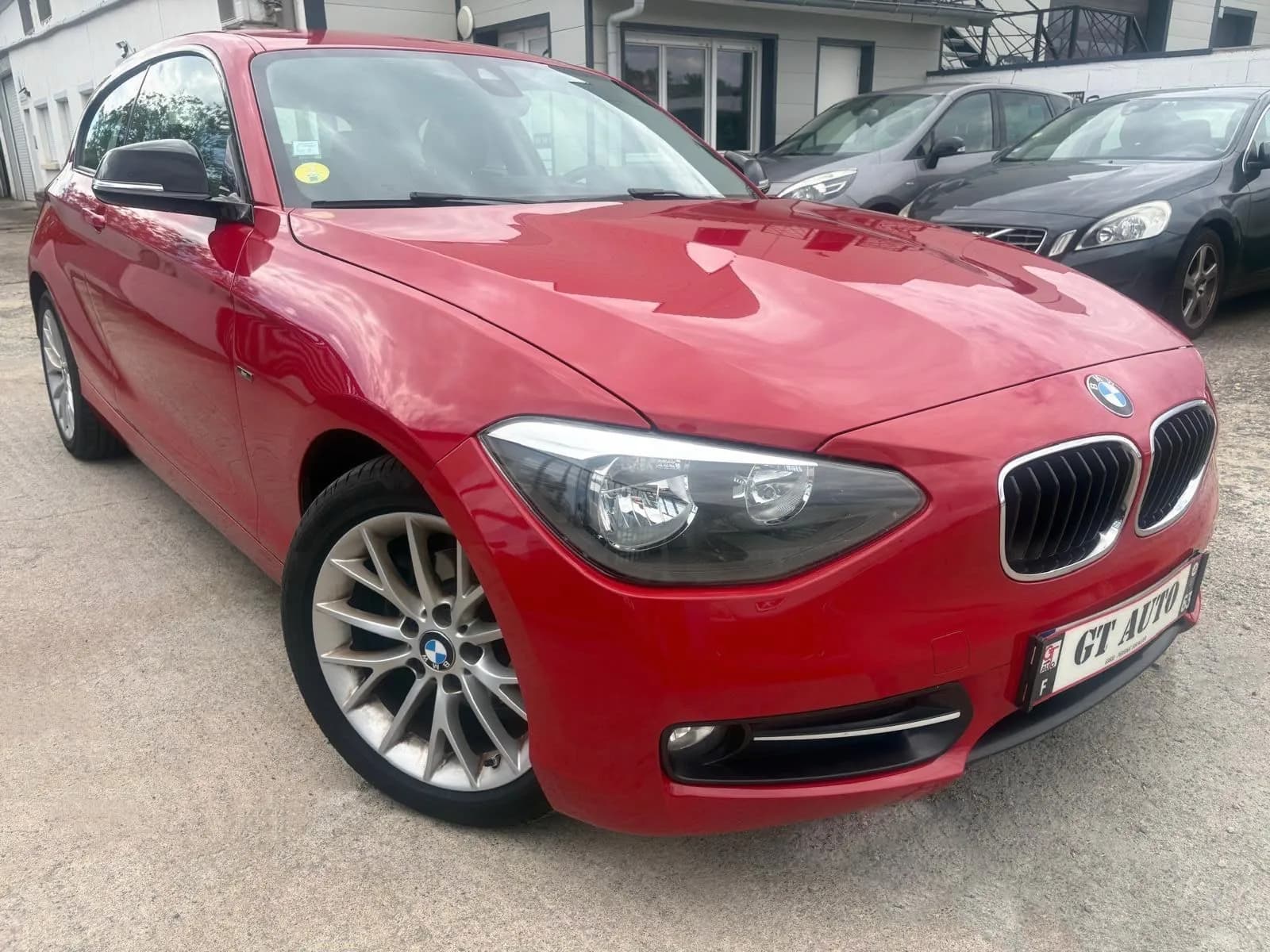 BMW SERIE 1 SPORT 114D 95 CH - Vue 5