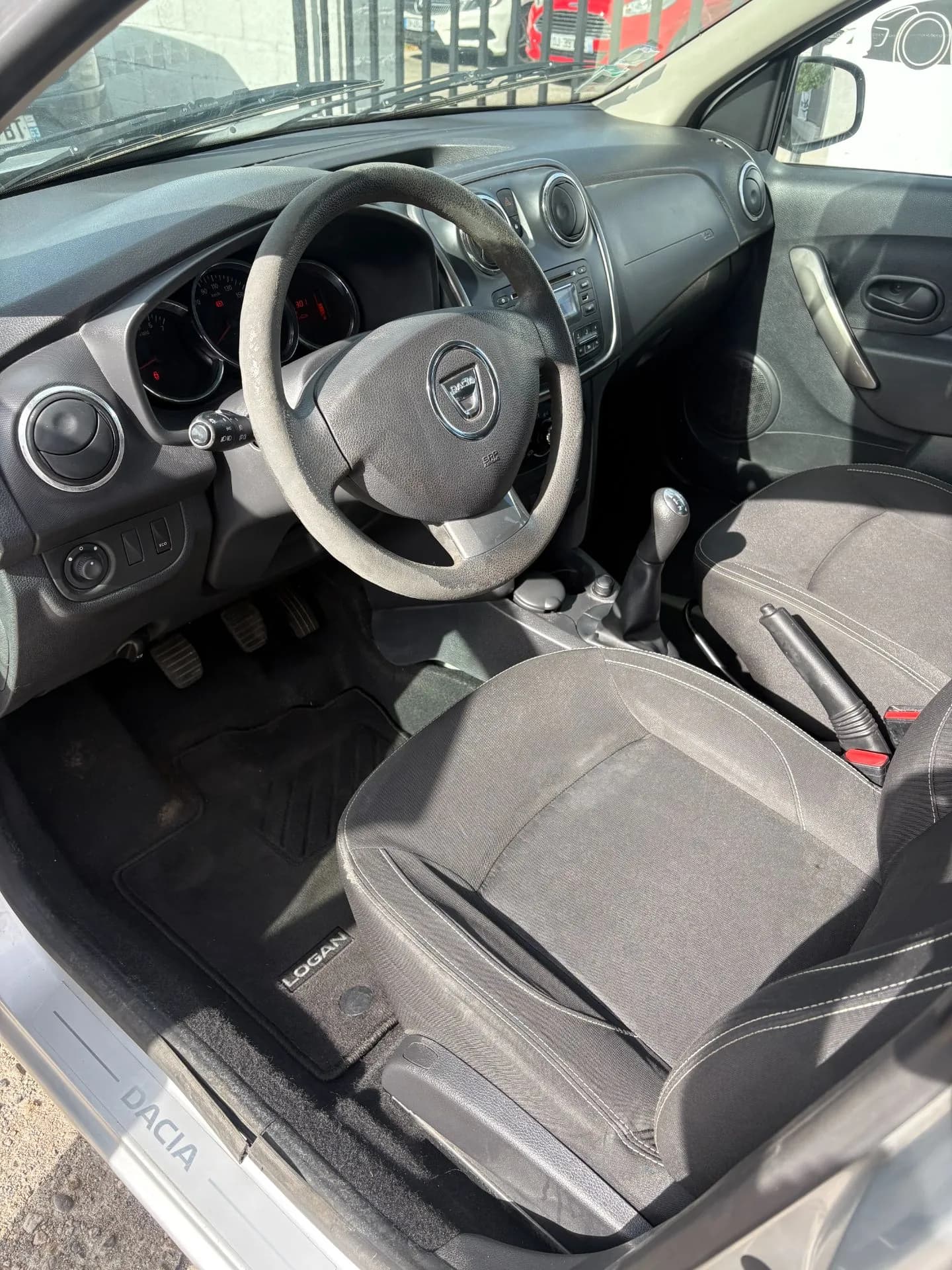 DACIA LOGAN 0.9 TCE 90 CH eco Lauréate - 5 portes,Distribution a chaine, climatisation, mode: Eco - Vue 7