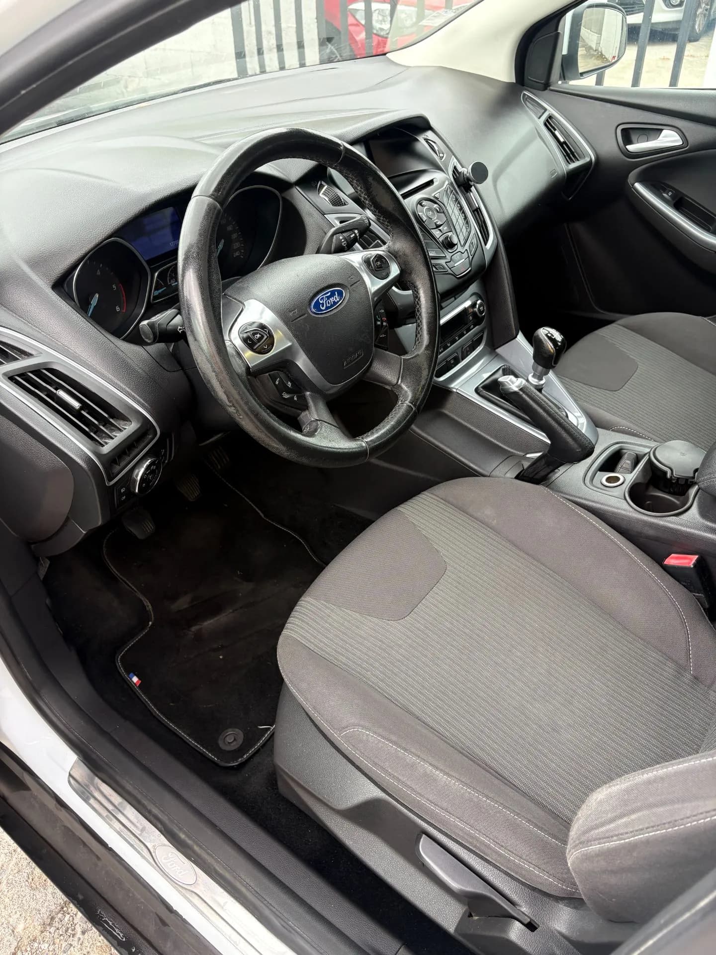 FORD FOCUS TITANIUM 1.6 TDCI 115 CH START AND STOP - Vue 7