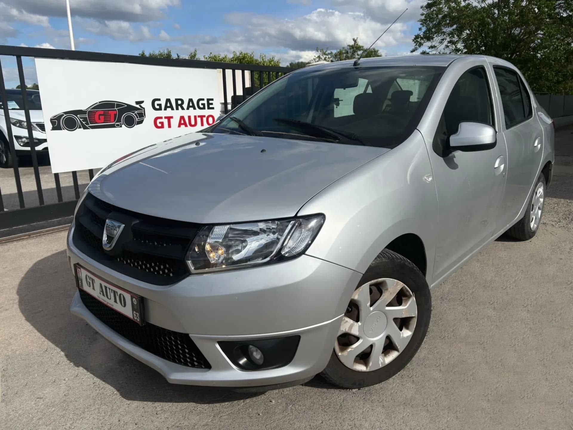 2013 DACIA LOGAN 0.9 TCE 90 CH eco Lauréate - 5 portes,Distribution a chaine, climatisation, mode: Eco