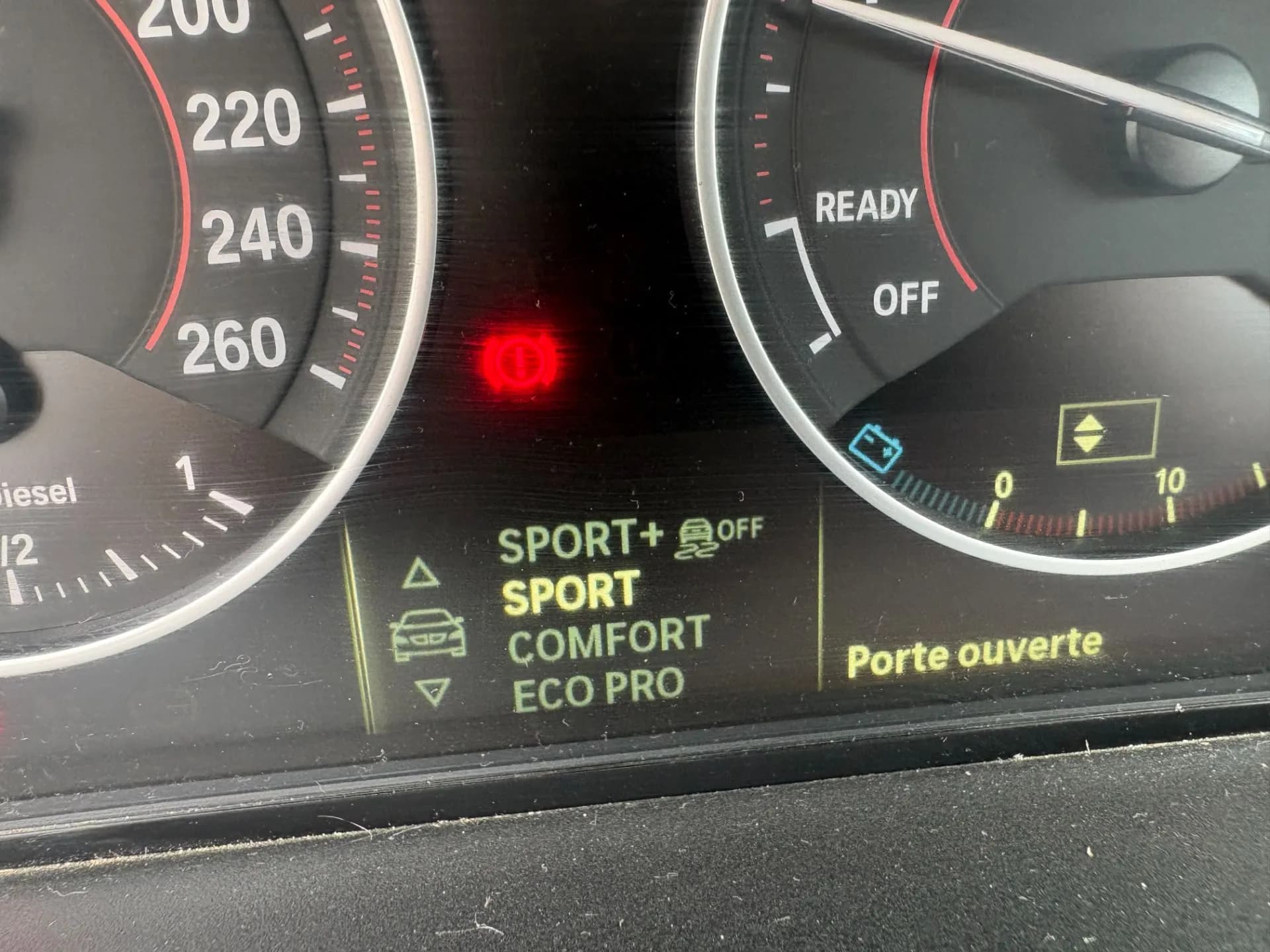 BMW SERIE 1 SPORT 114D 95 CH - Vue 12