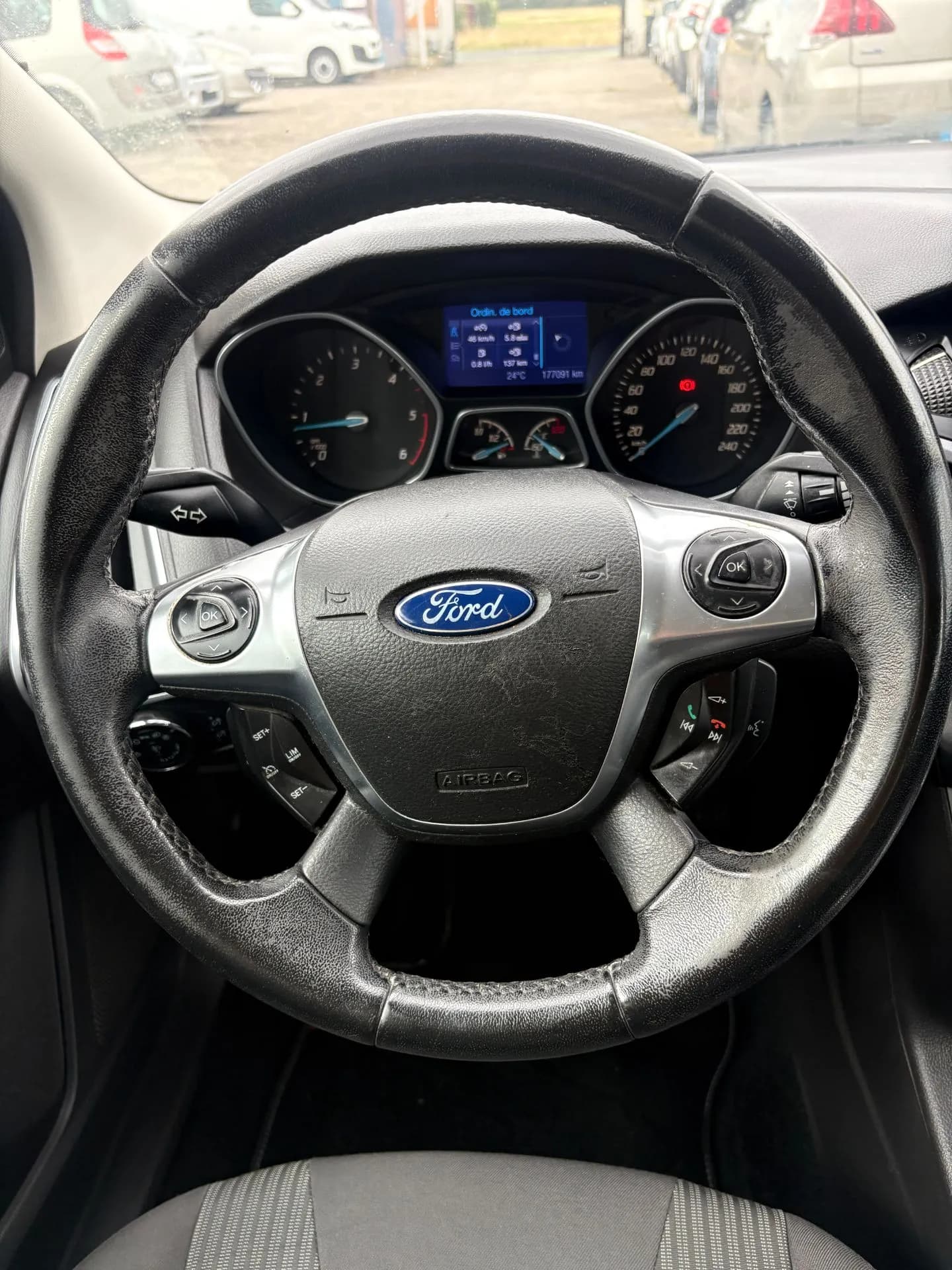 FORD FOCUS TITANIUM 1.6 TDCI 115 CH START AND STOP - Vue 8