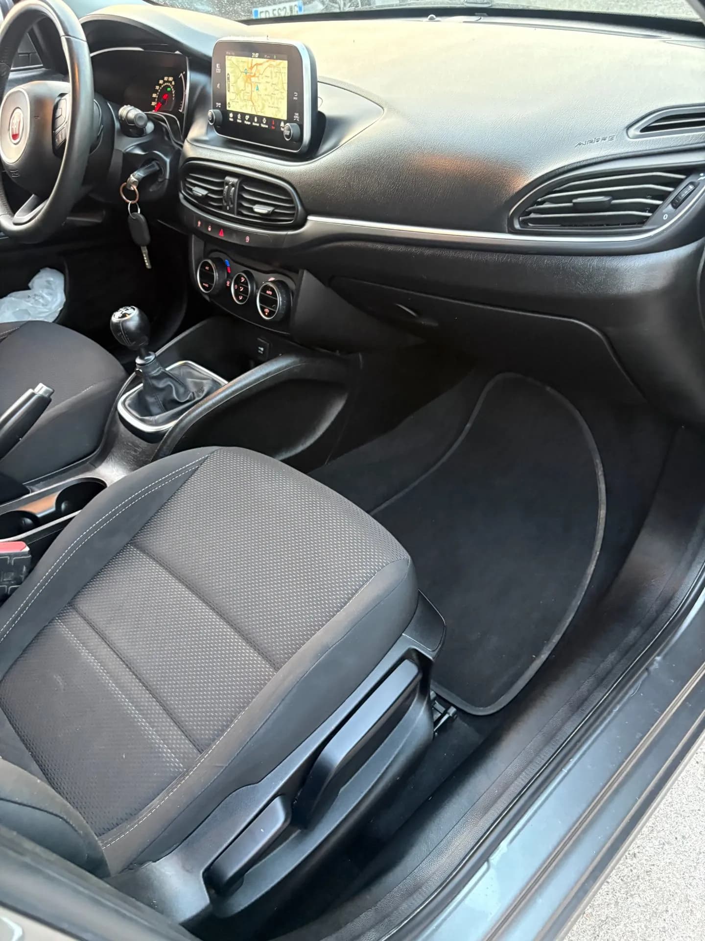 FIAT TIPO SW LOUNGE 1.6 MULTIJET 120 CH START AND STOP - 5 PORTES, APPLE CarPlay, Android Auto - Vue 17