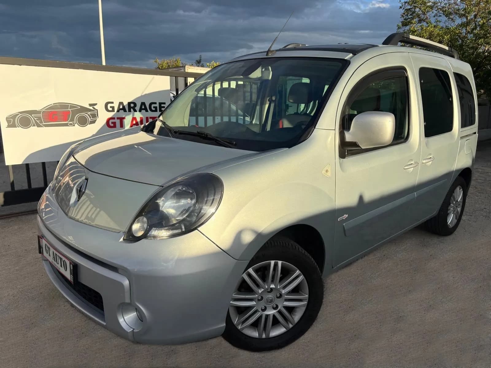 2011 RENAULT GRAND KANGOO TOM-TOM EDITION 1.5 DCI 90 CH, GPS ,RADAR DE RECUL