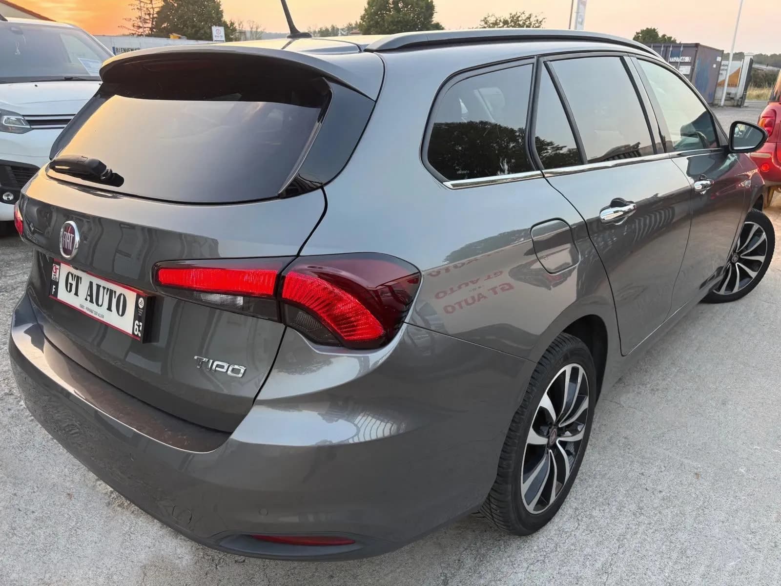 FIAT TIPO SW LOUNGE 1.6 MULTIJET 120 CH START AND STOP - 5 PORTES, APPLE CarPlay, Android Auto - Vue 4