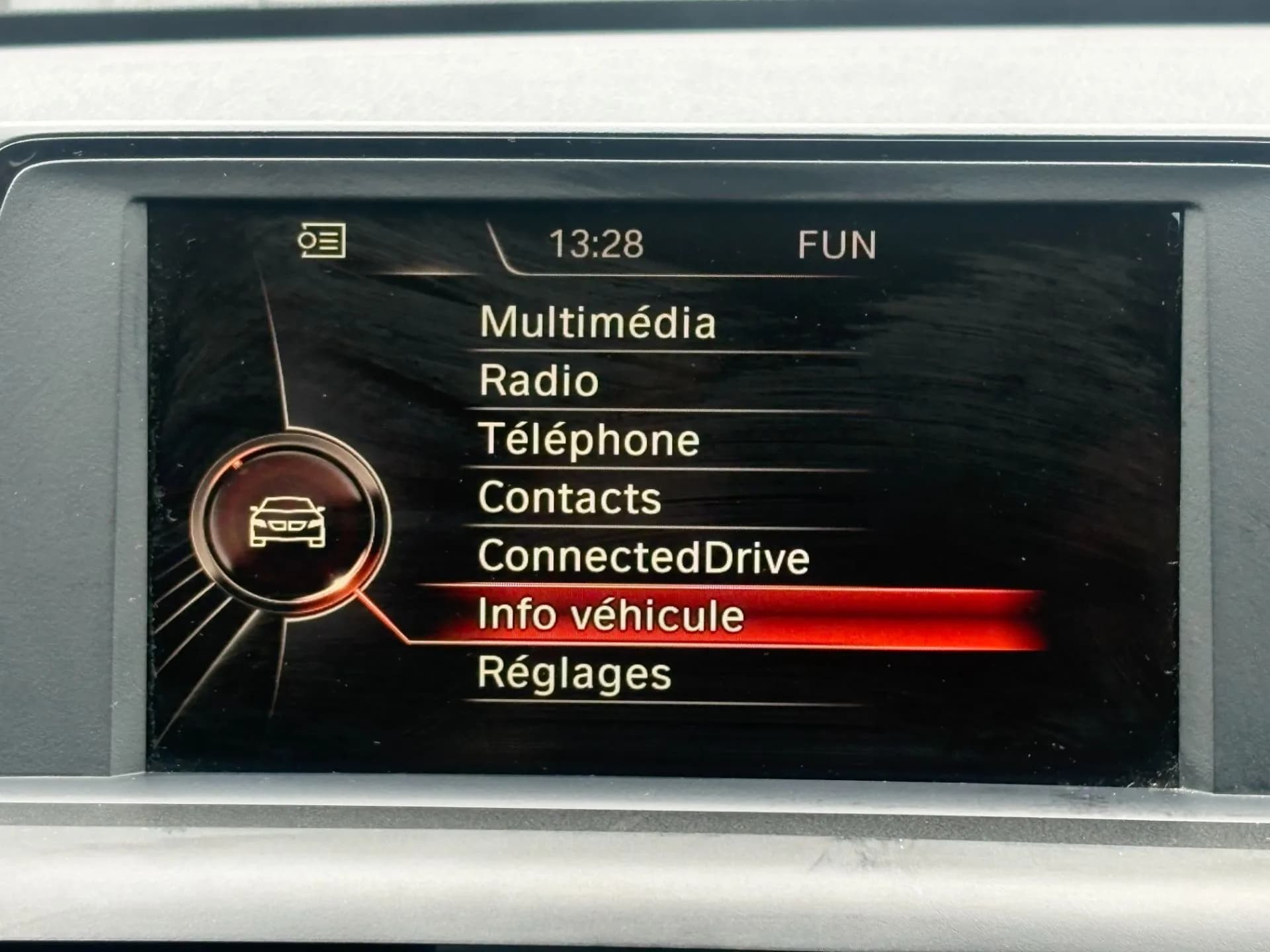 BMW SERIE 1 SPORT 114D 95 CH - Vue 14