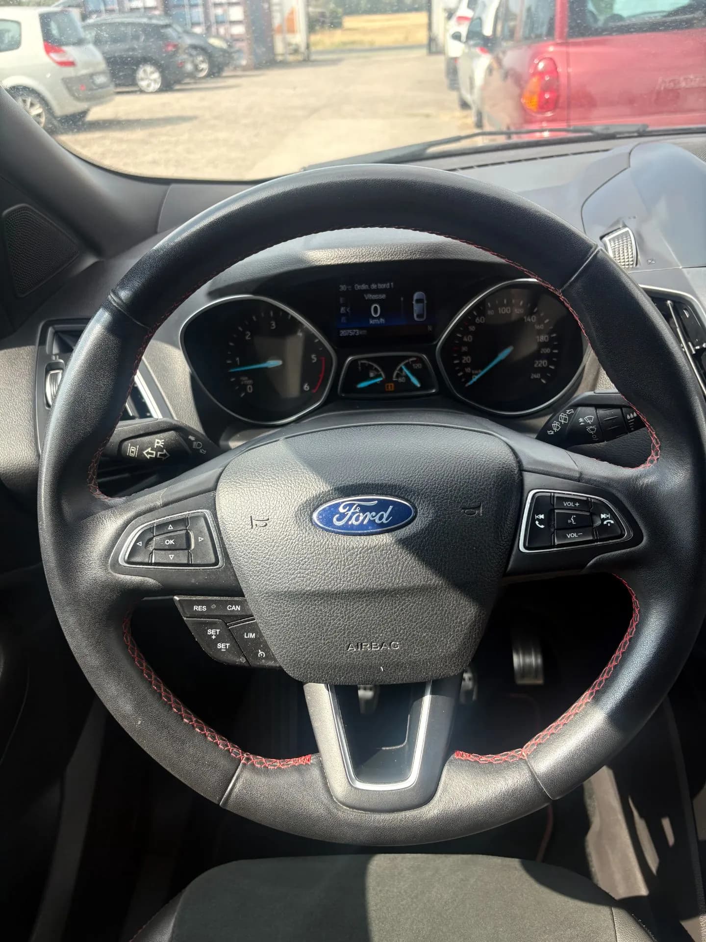 FORD KUGA ST LINE 2.0L TDCI 150 CH 4X2, PARKING AUTOMATIQUE, GPS,CAMERA DE RECUL - Vue 8