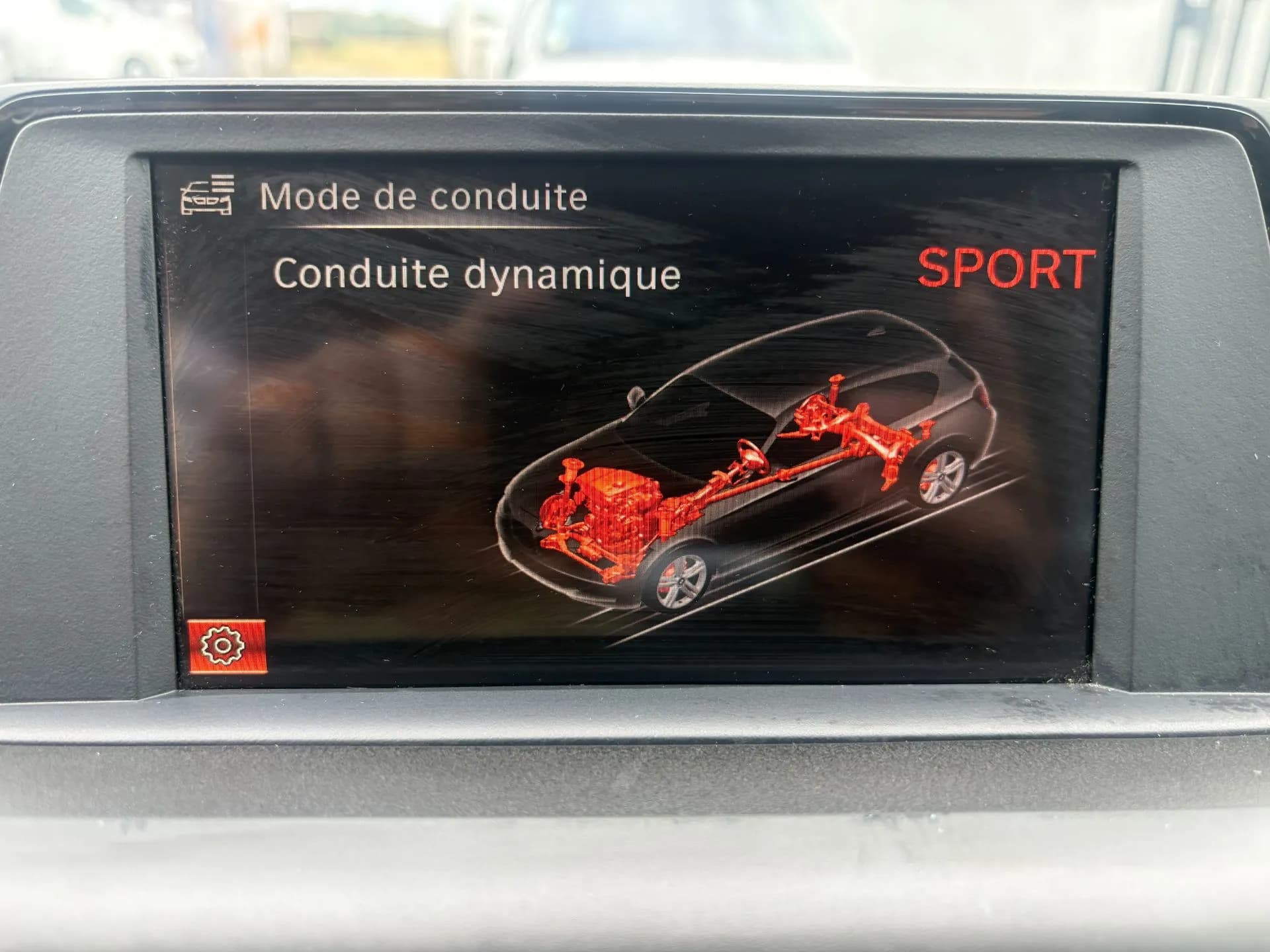 BMW SERIE 1 SPORT 114D 95 CH - Vue 13