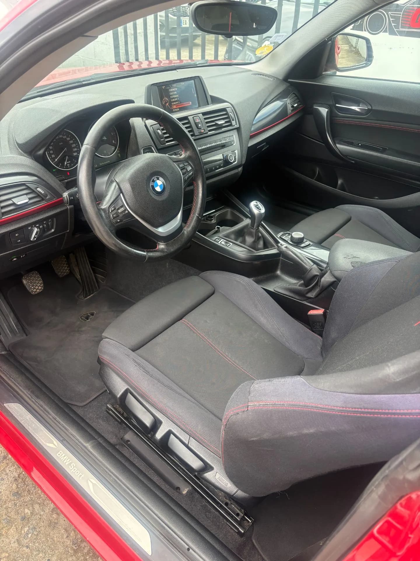 BMW SERIE 1 SPORT 114D 95 CH - Vue 8