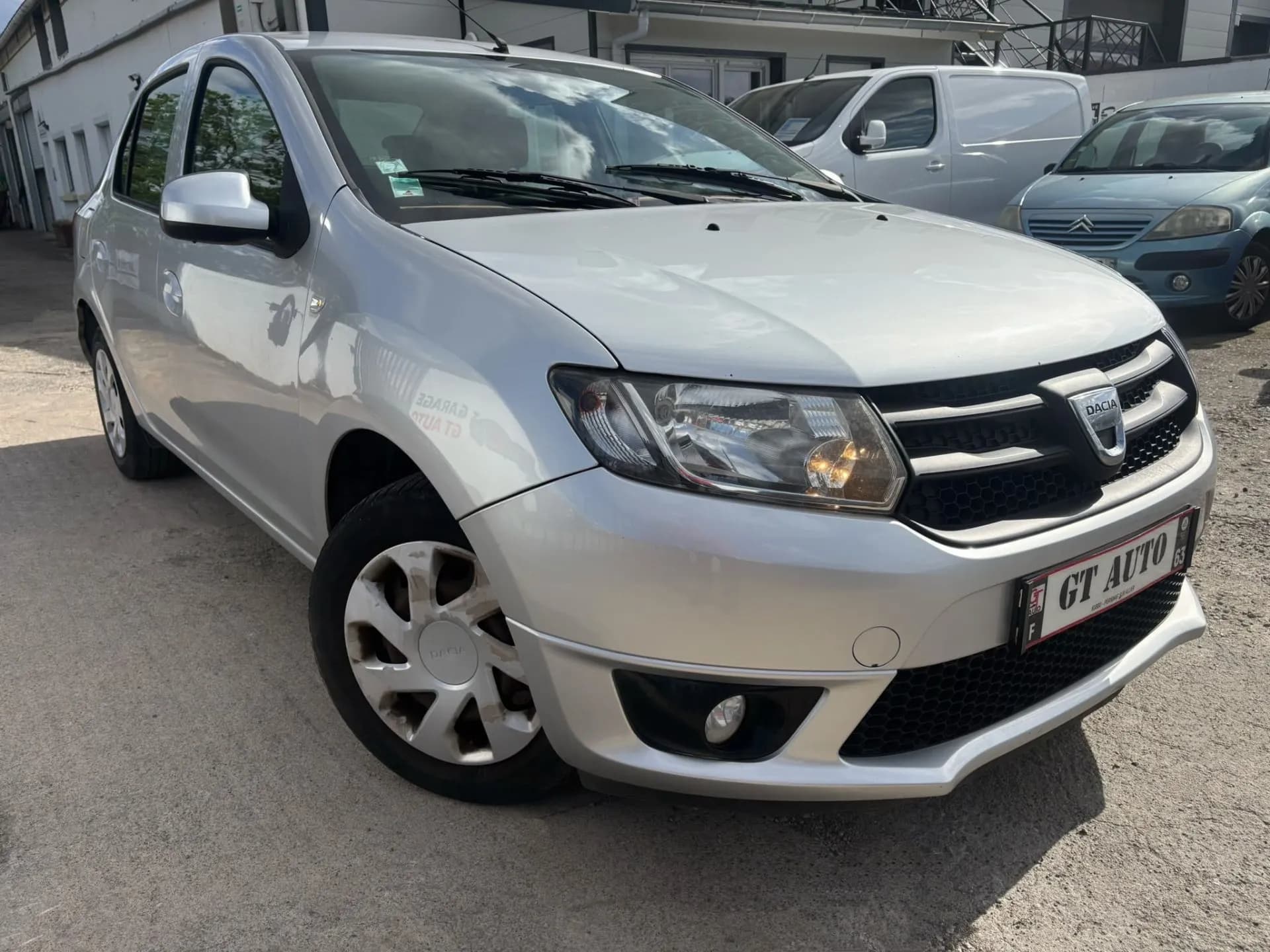 DACIA LOGAN 0.9 TCE 90 CH eco Lauréate - 5 portes,Distribution a chaine, climatisation, mode: Eco - Vue 5