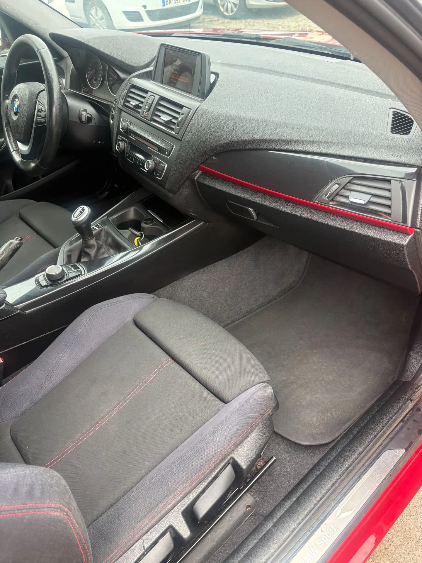 BMW SERIE 1 SPORT 114D 95 CH - Vue 18
