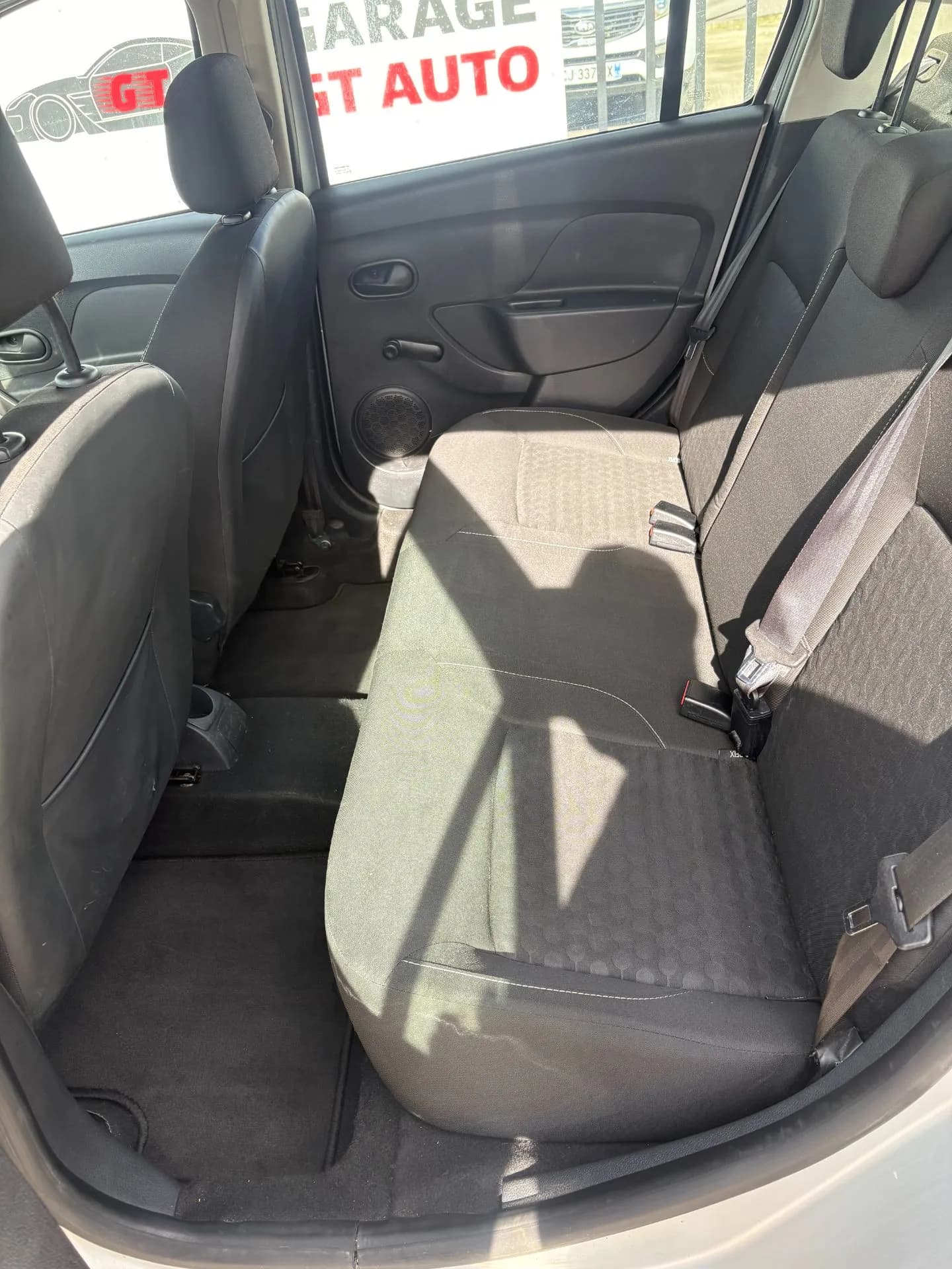 DACIA LOGAN 0.9 TCE 90 CH eco Lauréate - 5 portes,Distribution a chaine, climatisation, mode: Eco - Vue 11