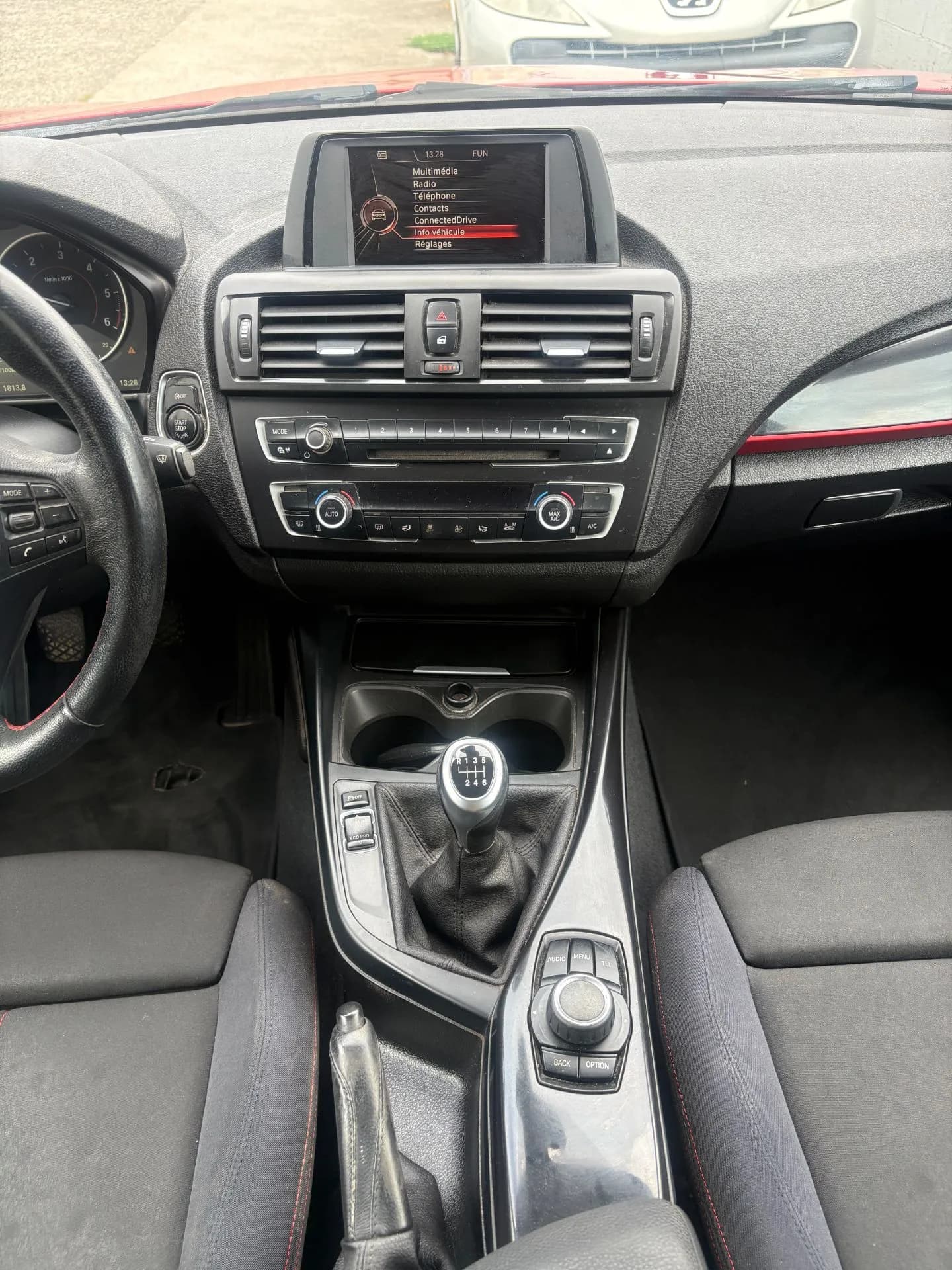 BMW SERIE 1 SPORT 114D 95 CH - Vue 11