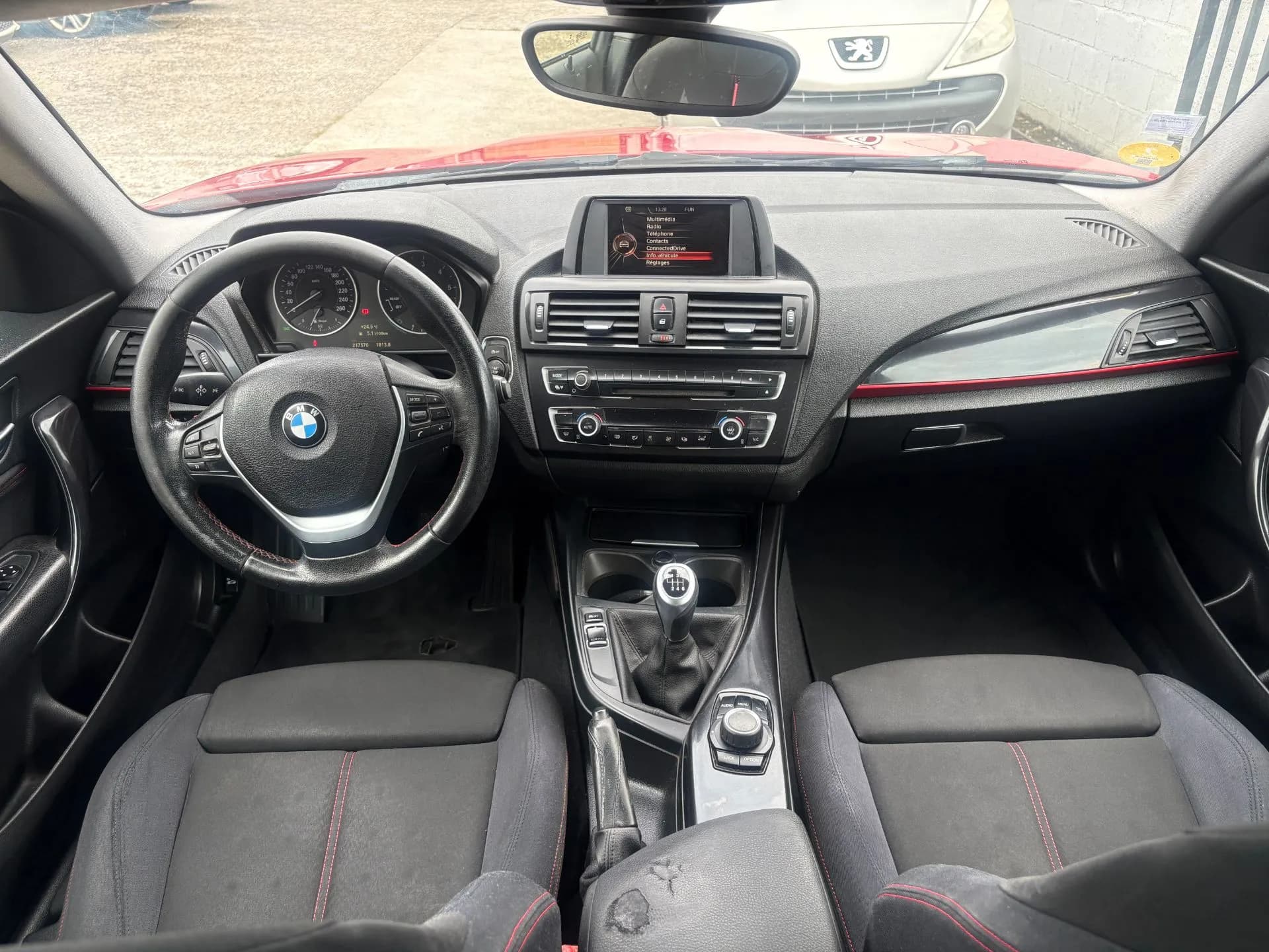 BMW SERIE 1 SPORT 114D 95 CH - Vue 17