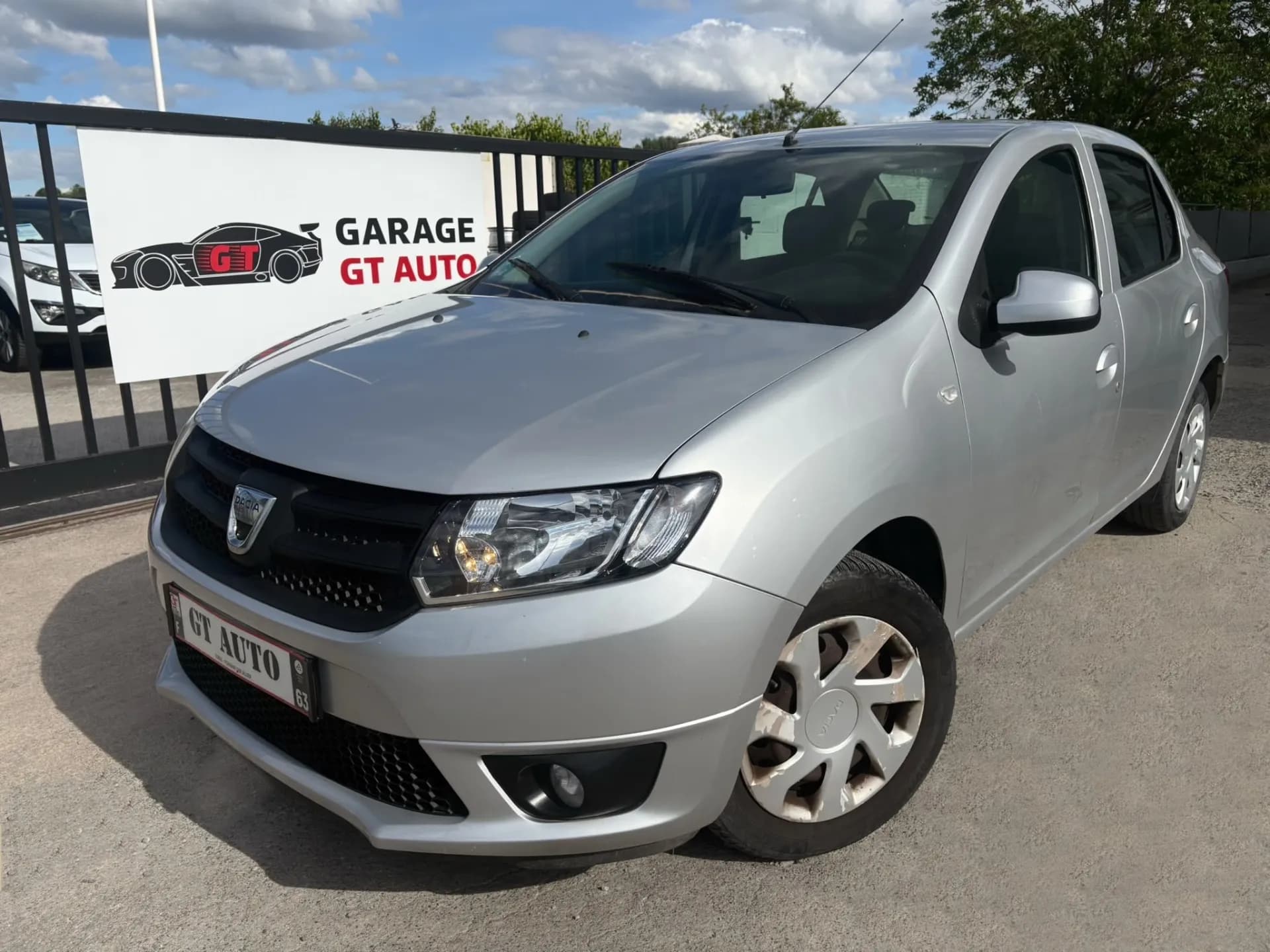 DACIA LOGAN 0.9 TCE 90 CH eco Lauréate - Vue 1