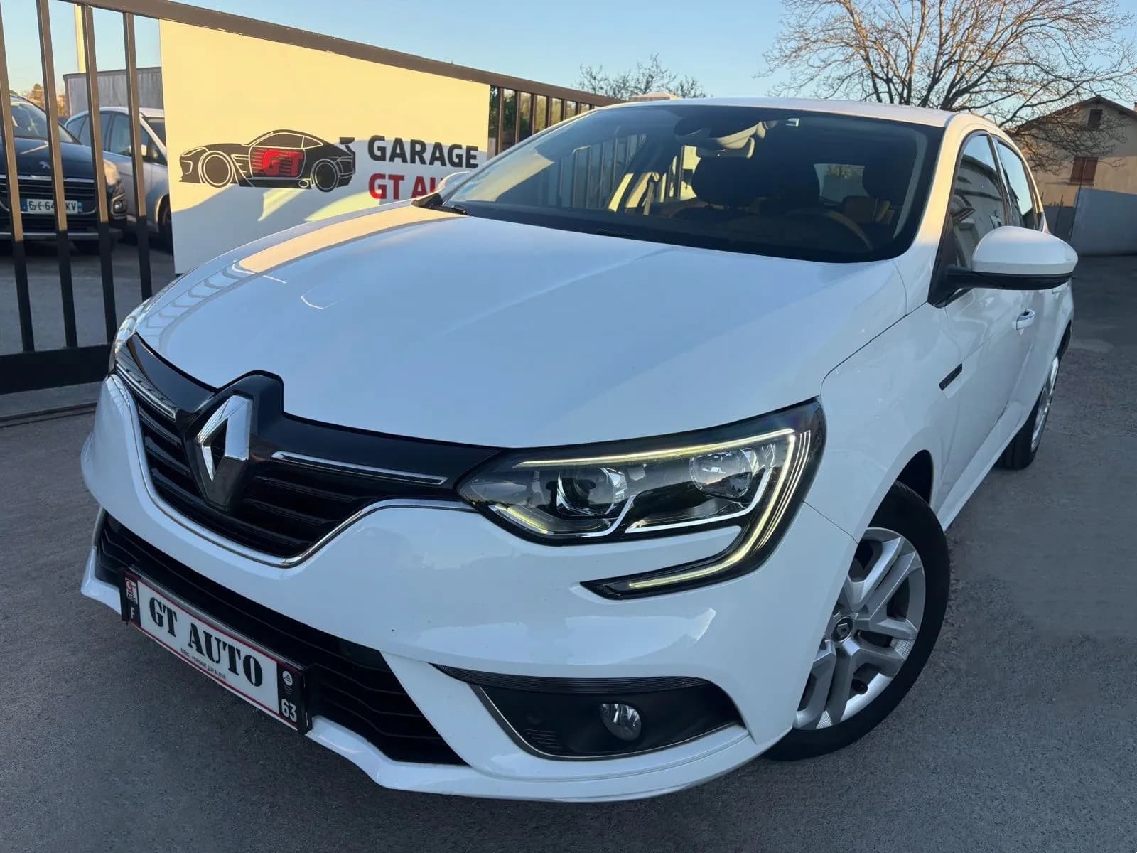 RENAULT MEGANE IV IV 1.5 DCI 110 ENERGY BUSINESS - GPS, APPLE CARPLAY, RADAR 360° - Vue 1